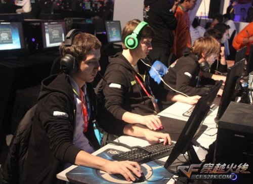 兄弟水晶谈论了 LPL 的现状：现在真的很难取得成绩。选手、教练和管理层必须优秀！