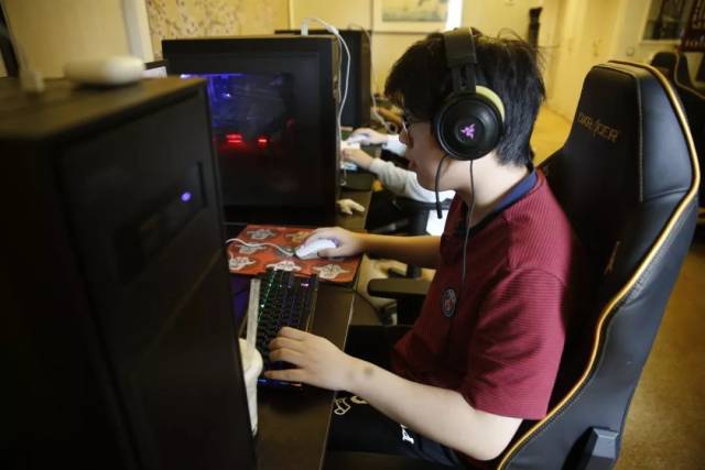 GamerLegion 战胜 Heroic ， aurora 战胜 B8 以晋级 PGL Masters Bucharest 2025 半决赛